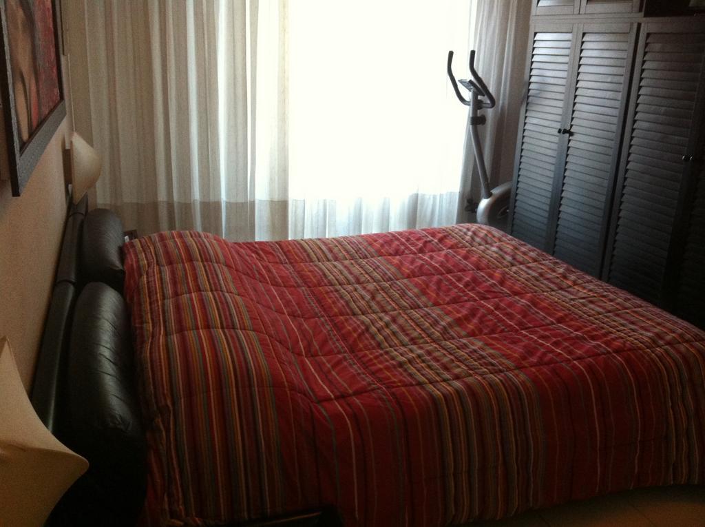 Two Beds In The Green Near The Fair Bed and breakfast *